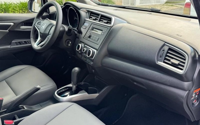 imagem-https://www.socarrao.com.br/sc-vehicle-images-prod/1705387/1788960057294-8118167_13_B_5f186730ce.jpeg