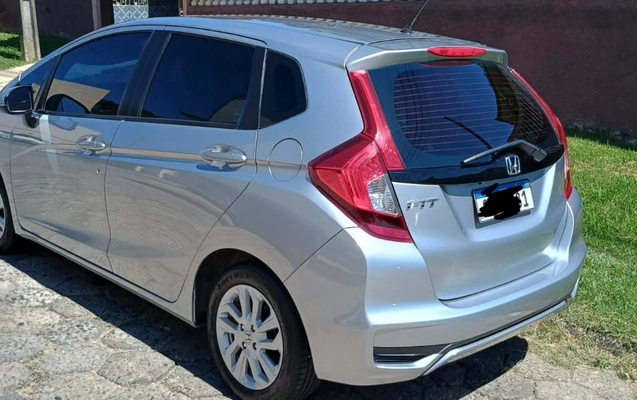 imagem-https://www.socarrao.com.br/sc-vehicle-images-prod/1714021/1779736278740-V2hhdHNBcHAgSW1hZ2UgMjAyNi0wNS0yNSBhdCAxNi4wOS4xOSAoNCkuanBlZw.jpeg