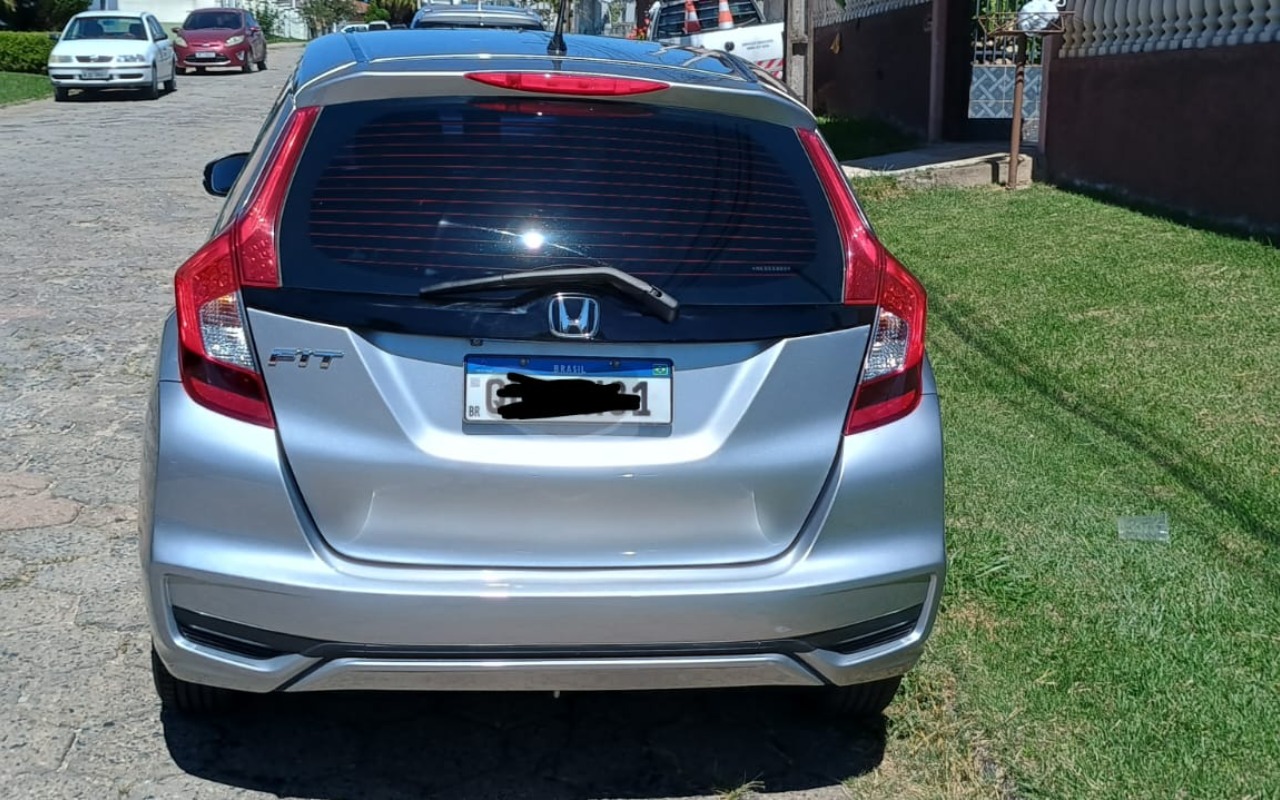 imagem-https://www.socarrao.com.br/sc-vehicle-images-prod/1714021/1779736280327-V2hhdHNBcHAgSW1hZ2UgMjAyNi0wNS0yNSBhdCAxNi4wOS4xOSAoMykuanBlZw.jpeg