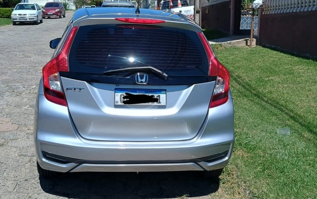 imagem-https://www.socarrao.com.br/sc-vehicle-images-prod/1714021/1779736280327-V2hhdHNBcHAgSW1hZ2UgMjAyNi0wNS0yNSBhdCAxNi4wOS4xOSAoMykuanBlZw.jpeg