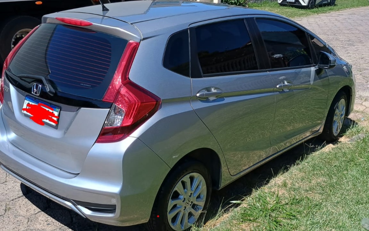 imagem-https://www.socarrao.com.br/sc-vehicle-images-prod/1714021/1779736280627-V2hhdHNBcHAgSW1hZ2UgMjAyNi0wNS0yNSBhdCAxNi4wOS4xOSAoMikuanBlZw.jpeg