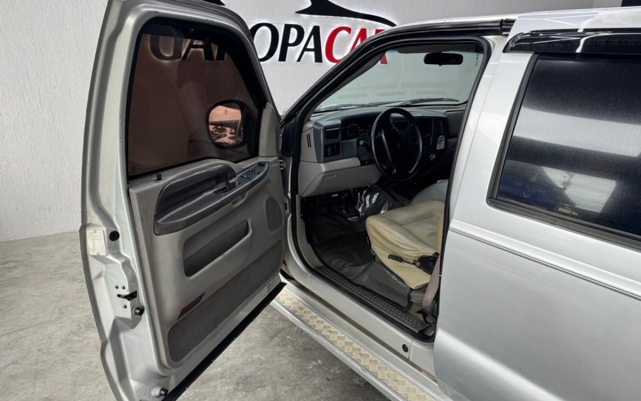 imagem-https://www.socarrao.com.br/sc-vehicle-images-prod/1721933/1779712606659-NzA3NjAxMTg1XzE4NDM5NjY0MzE3MTQzMDE1XzQwMTYwMDI3NjU4Njc2NzA1N19uLmpwZw.jpg