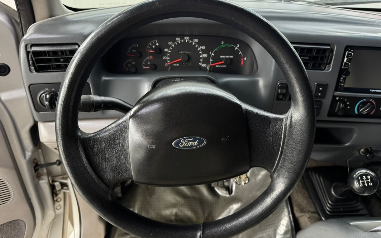 imagem-https://www.socarrao.com.br/sc-vehicle-images-prod/1721933/1779712606846-NzA1ODQyNDA4XzE4NDM5NjY0MjYzMTQzMDE1XzczNzg0Mjg3ODM3MTMyMzU0NzNfbi5qcGc.jpg