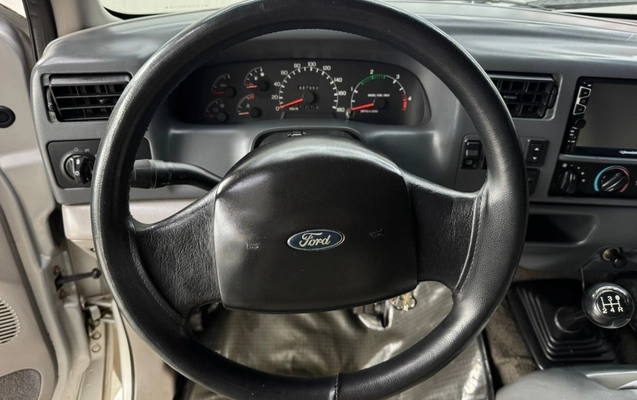 imagem-https://www.socarrao.com.br/sc-vehicle-images-prod/1721933/1779712606846-NzA1ODQyNDA4XzE4NDM5NjY0MjYzMTQzMDE1XzczNzg0Mjg3ODM3MTMyMzU0NzNfbi5qcGc.jpg