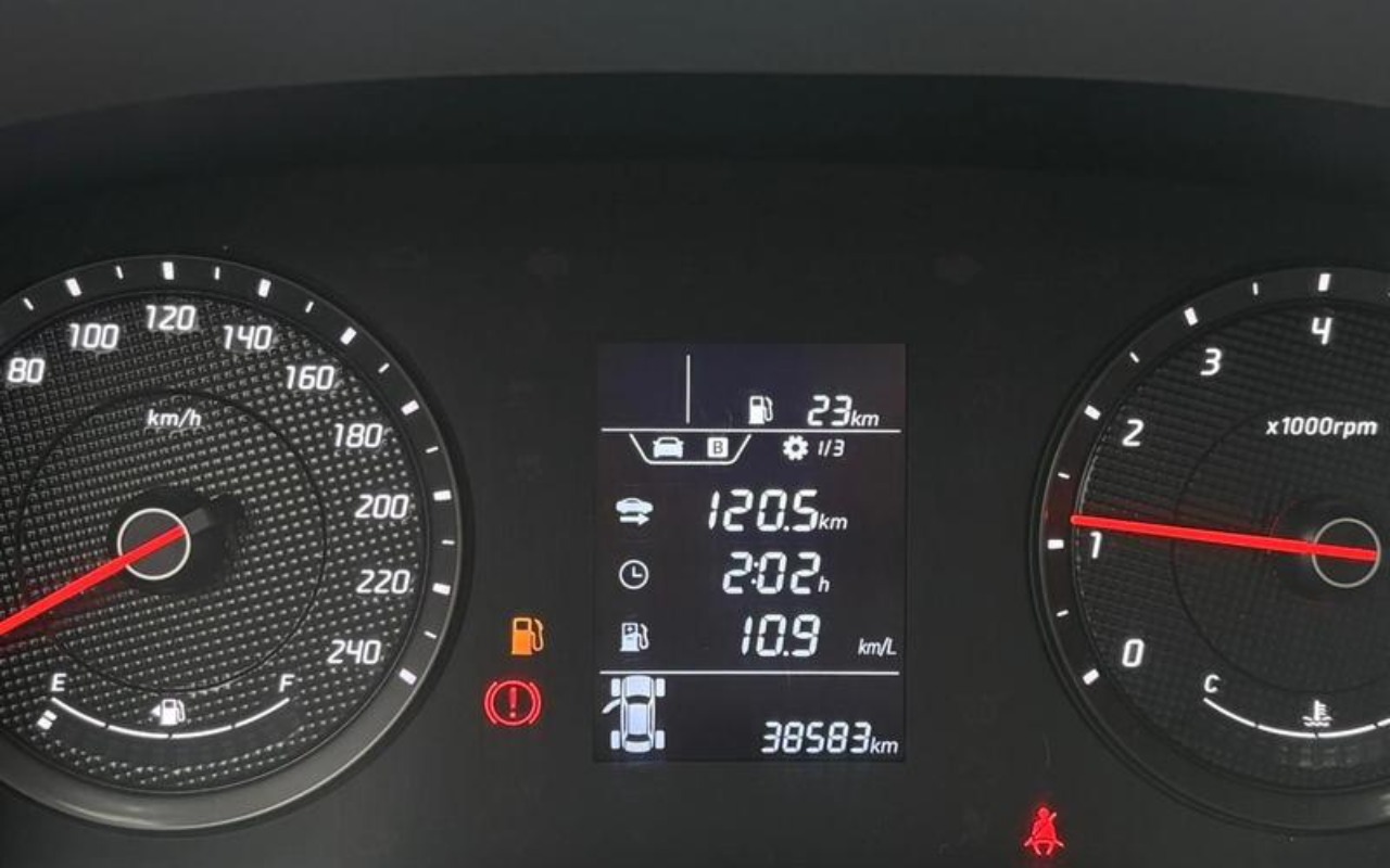 imagem-https://www.socarrao.com.br/sc-vehicle-images-prod/1724908/1779718974836-ODExNjEwMF8wX0JfMjMxNTg4N2JiNC5qcGVn.jpeg