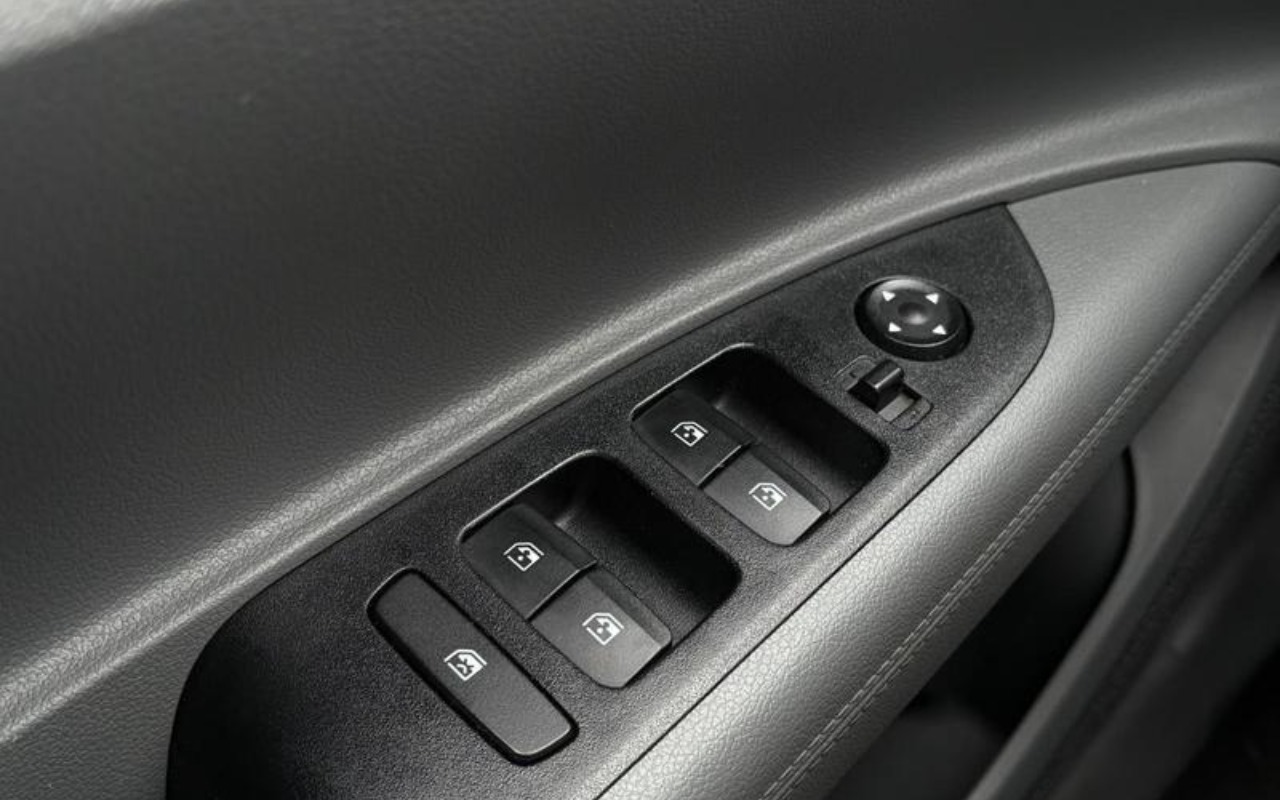 imagem-https://www.socarrao.com.br/sc-vehicle-images-prod/1724908/1779718975112-ODExNjEwMF8xNV9CX2U1NDE1NTEzZDYuanBlZw.jpeg