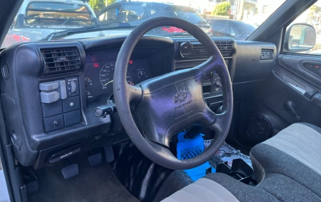 imagem-https://www.socarrao.com.br/sc-vehicle-images-prod/1725063/1779719459361-ZTNjNjJkZWEtZjEzYy00OWY3LWFiMjktYmVkODQ0Nzk2OTc5LmpwZw.jpg