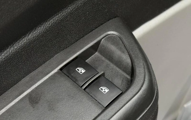 imagem-https://www.socarrao.com.br/sc-vehicle-images-prod/1726030/1779720970064-Nzk4OTM4NV8wX0JfZTE0ZmEzZDEwNS5qcGVn.jpeg