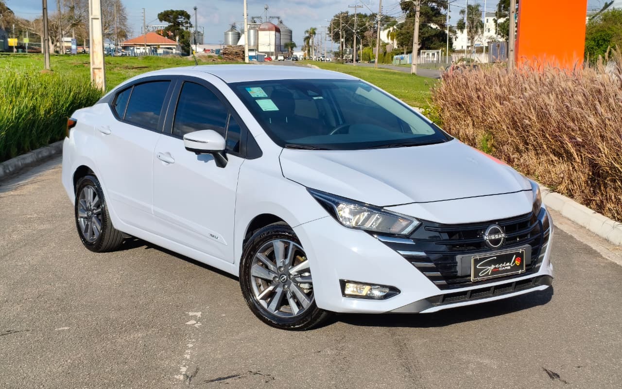 Nissan VERSA 2025 Cinza — foto 1 de 3