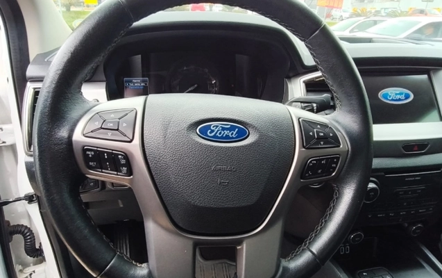 imagem-https://www.socarrao.com.br/sc-vehicle-images-prod/1732587/1789133674333-wDmEK5Um1O8nJb35ZEsCkwqZy2zdv7Lb.jpg