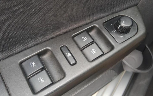 imagem-https://www.socarrao.com.br/sc-vehicle-images-prod/1733883/1784818169819-8117308_6_B_134c373739.jpeg