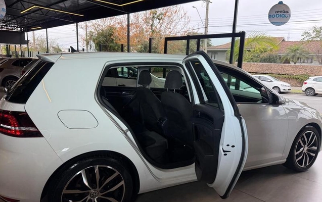 imagem-https://www.socarrao.com.br/sc-vehicle-images-prod/1737757/1785329132147-8114191_17_B_c6eaae8a93.jpeg