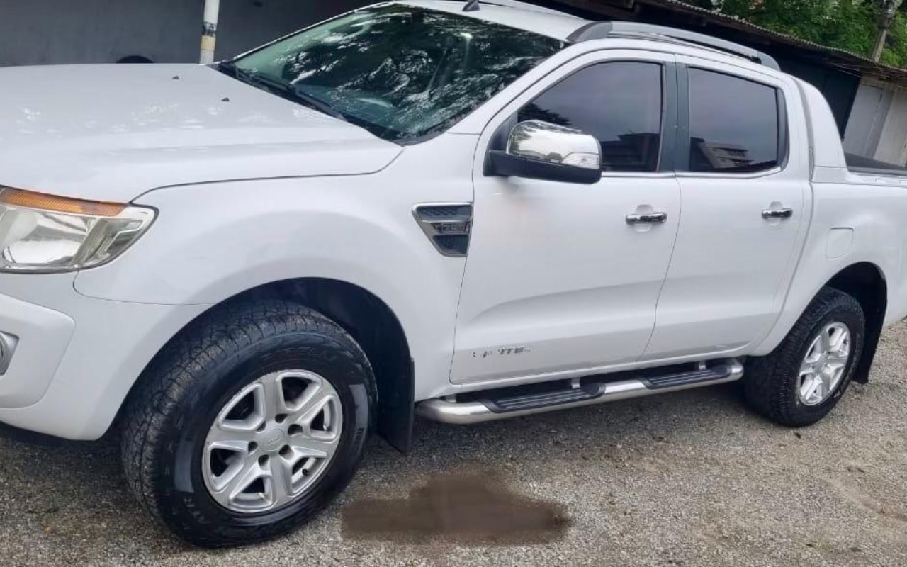 imagem-https://www.socarrao.com.br/sc-vehicle-images-prod/1738574/1779748598023-ZTYyZmM5ZGItOThiOC00ZmNlLTljNGItYzdmOTk1NjEyMjE1LmpwZWc.jpeg