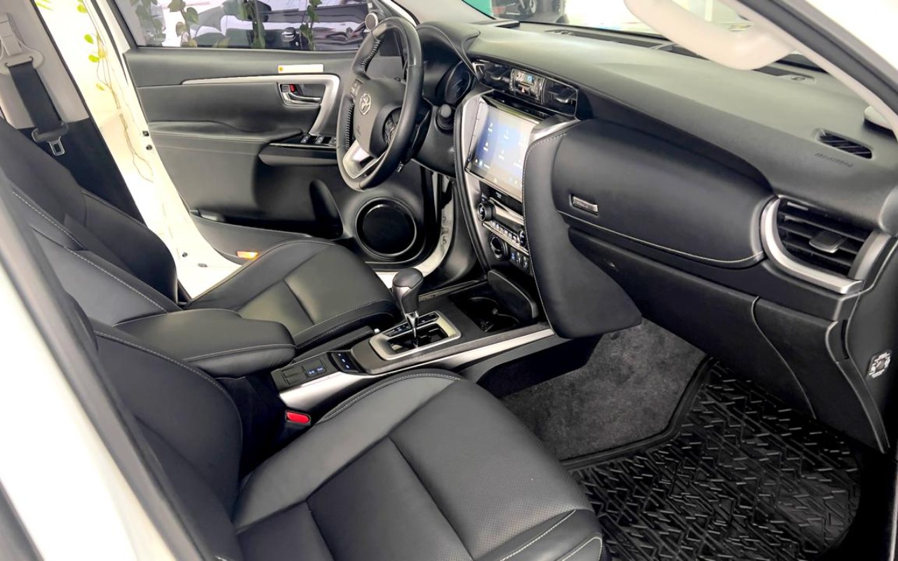 imagem-https://www.socarrao.com.br/sc-vehicle-images-prod/1757117/1780075807890-MTAuanBlZw.jpeg