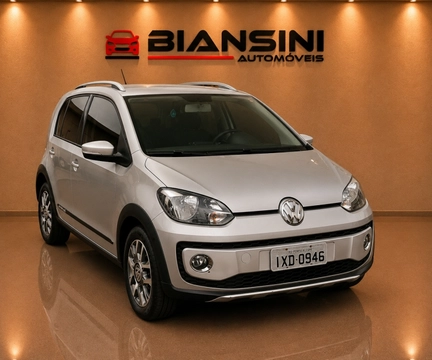Volkswagen Up! 2016 Prata — foto 1 de 3