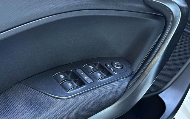 imagem-https://www.socarrao.com.br/sc-vehicle-images-prod/1757625/1779805295430-8123529_15_B_b05850da4d.jpeg