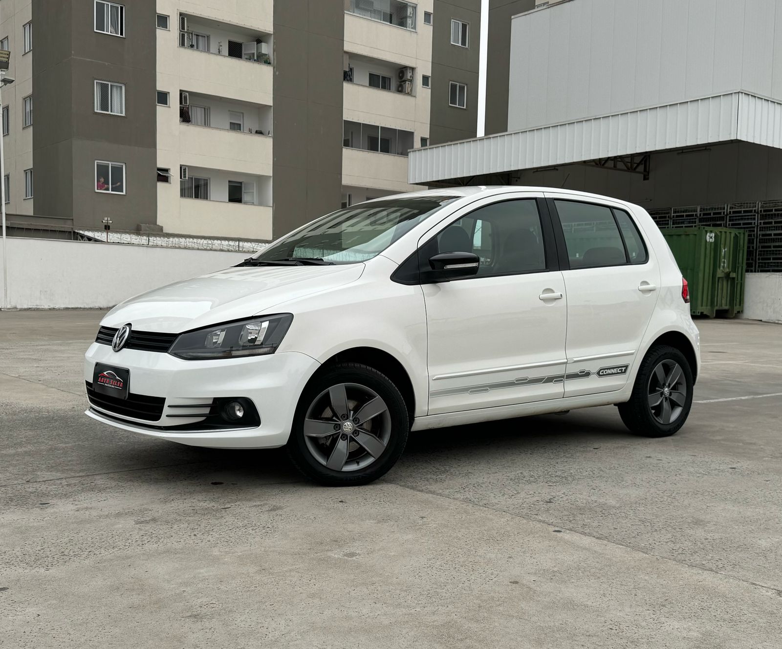 Volkswagen Fox Connect 1.6 Flex 8V 5p na cor Branco em Itajaí / SC - 17583