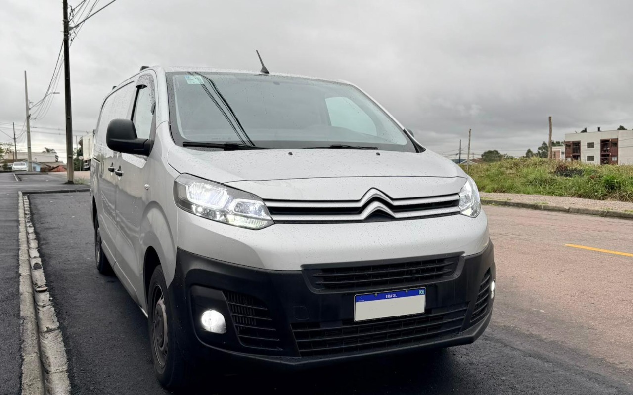 Citroën Jumpy Cargo 1.5 Turbo Diesel na cor Prata em Araucária / PR - 1762102