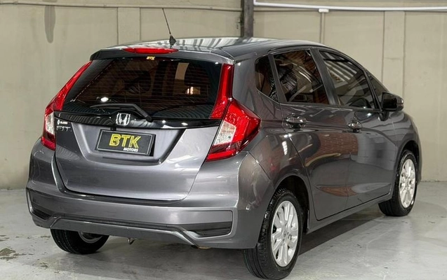 imagem-https://www.socarrao.com.br/sc-vehicle-images-prod/1762241/1779823574185-8125514_7_B_426ab21bfd.jpeg