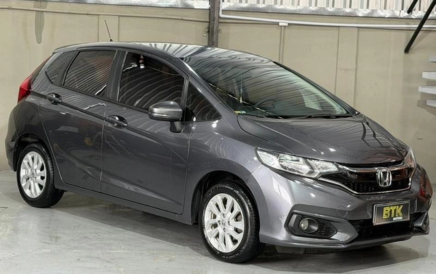 imagem-https://www.socarrao.com.br/sc-vehicle-images-prod/1762241/1779823574186-8125514_15_B_8a9e9687eb.jpeg