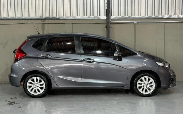 imagem-https://www.socarrao.com.br/sc-vehicle-images-prod/1762241/1779823574190-8125514_8_B_74a950617c.jpeg