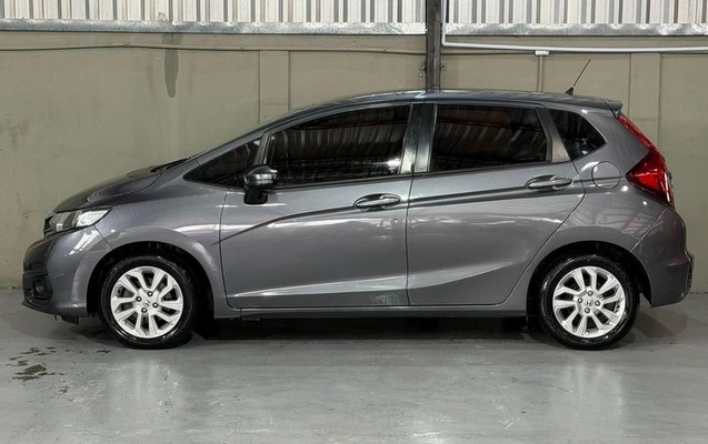 imagem-https://www.socarrao.com.br/sc-vehicle-images-prod/1762241/1779823574194-8125514_14_B_93b896dd1d.jpeg