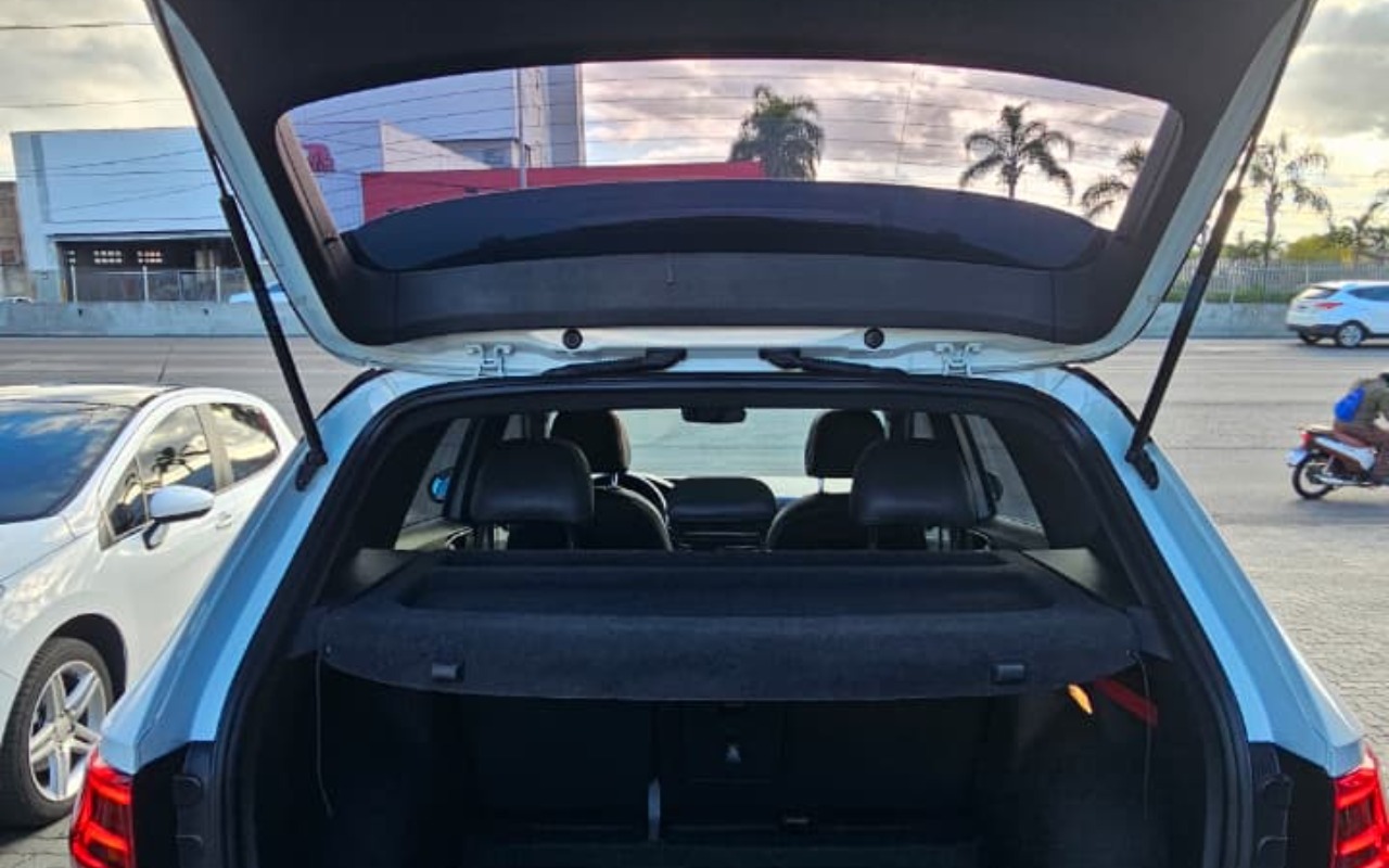 imagem-https://www.socarrao.com.br/sc-vehicle-images-prod/1762705/1779998781255-YzBmNWRmNzQtOTI0Ni00N2UyLTg2YTItNWFhM2Y3YWZiZDU1LmpwZw.jpg