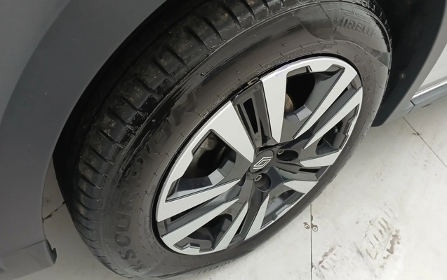 imagem-https://www.socarrao.com.br/sc-vehicle-images-prod/1786389/1779891318085-1_021304.jpg