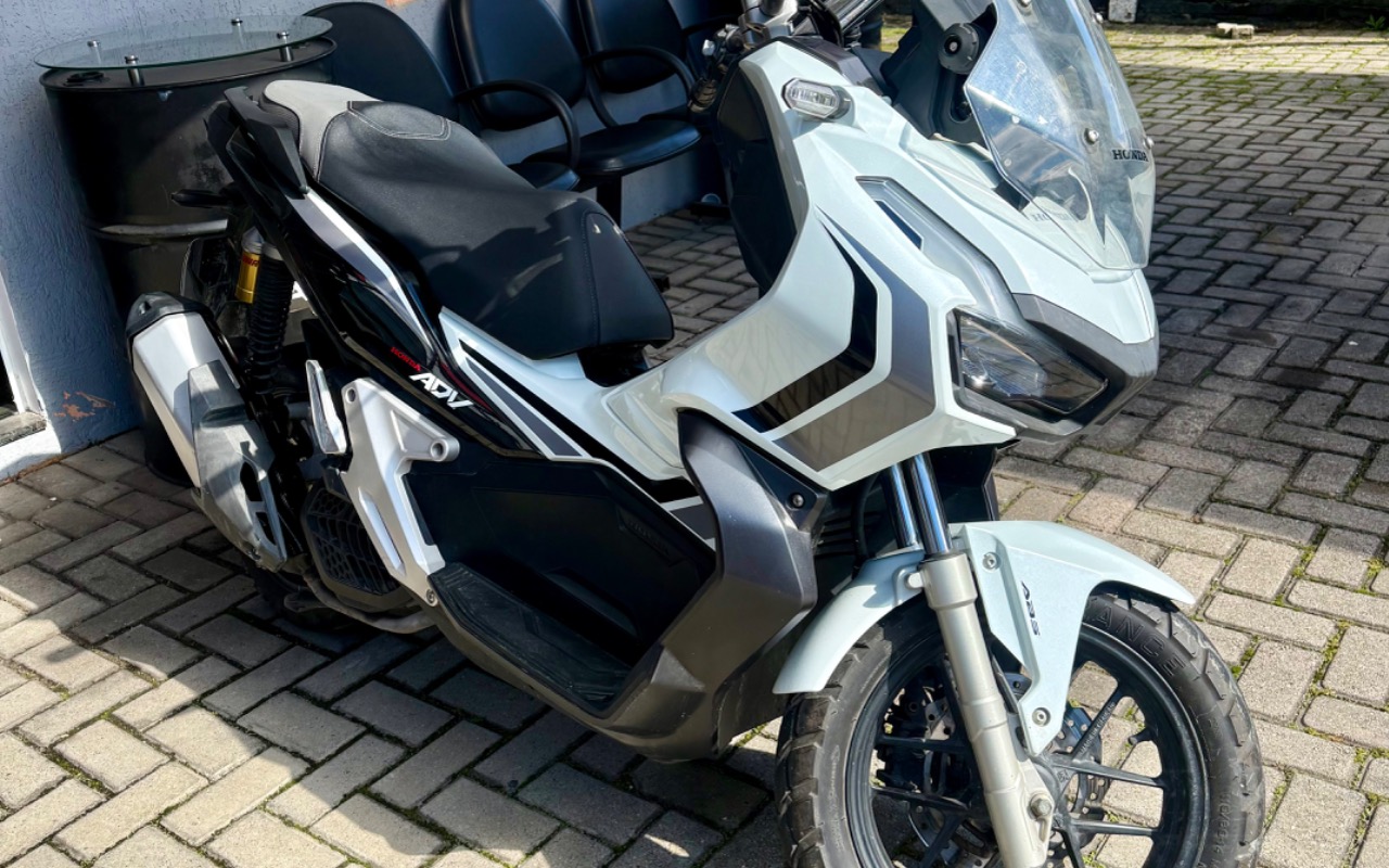 Honda ADV 150  na cor Branco em Curitiba / PR - 1789354
