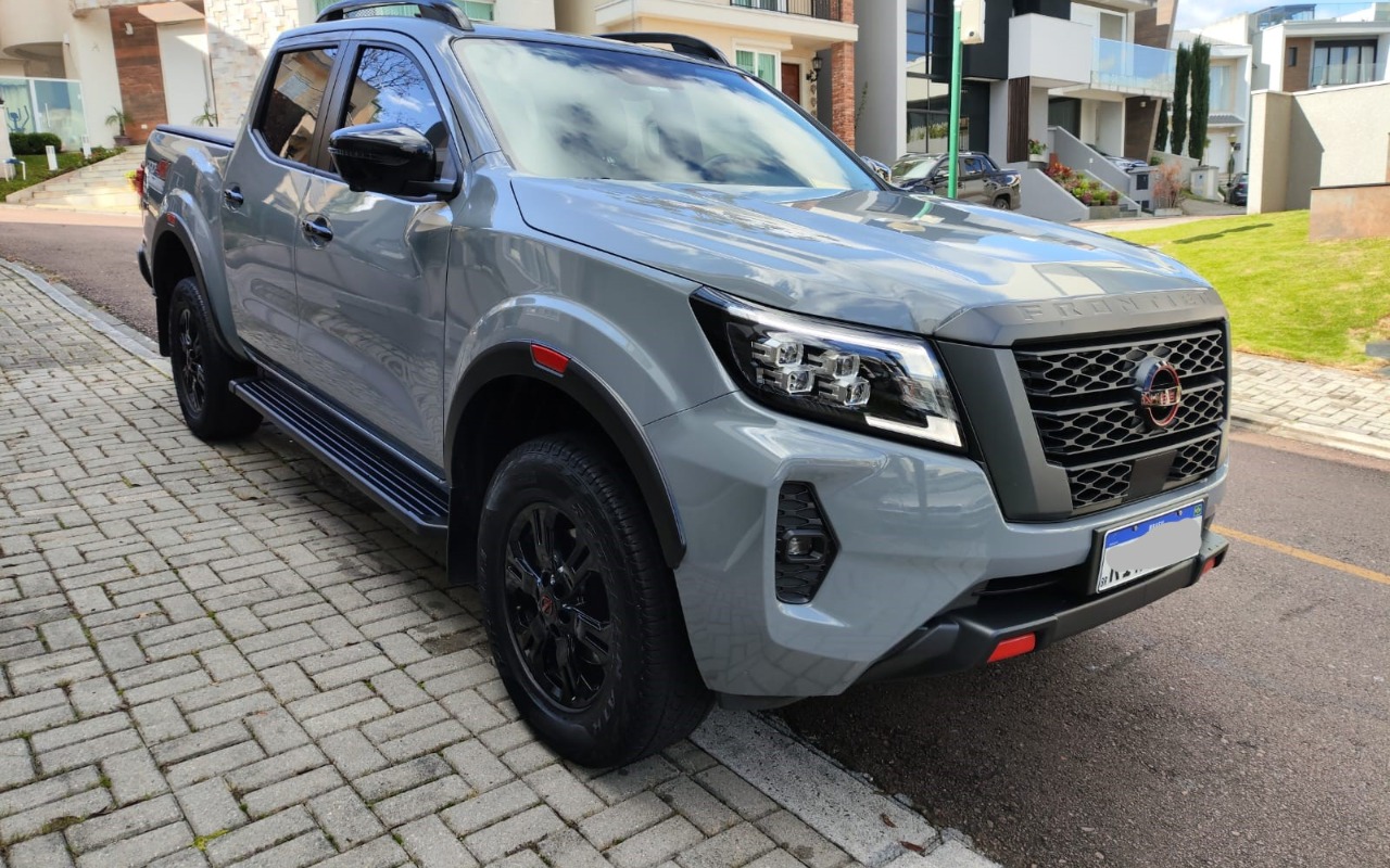 Nissan Frontier PRO4X CD 4x4 2.3 Bi-TB Die. Aut na cor Cinza em Curitiba / PR - 1790812