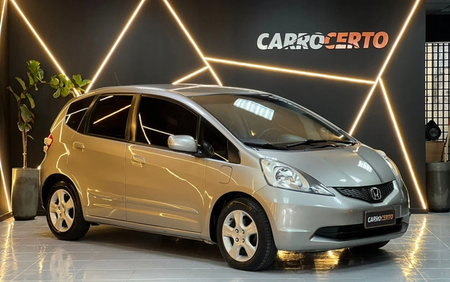 imagem-https://www.socarrao.com.br/sc-vehicle-images-prod/1791896/1779903951531-CEV6GjHrgoyFIUKCZA8AudFOSrWtzWJr.jpg