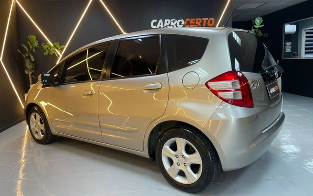 imagem-https://www.socarrao.com.br/sc-vehicle-images-prod/1791896/1779903951533-KaHpSUh50TYRkSBWNlMyqLjtWKXuZ1Mk.jpg