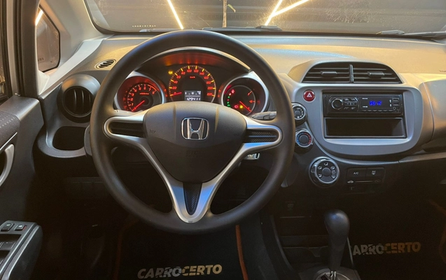 imagem-https://www.socarrao.com.br/sc-vehicle-images-prod/1791896/1779903951535-IdTL8dJUA3V45MDH3L89ITbR5qnkOI4e.jpg