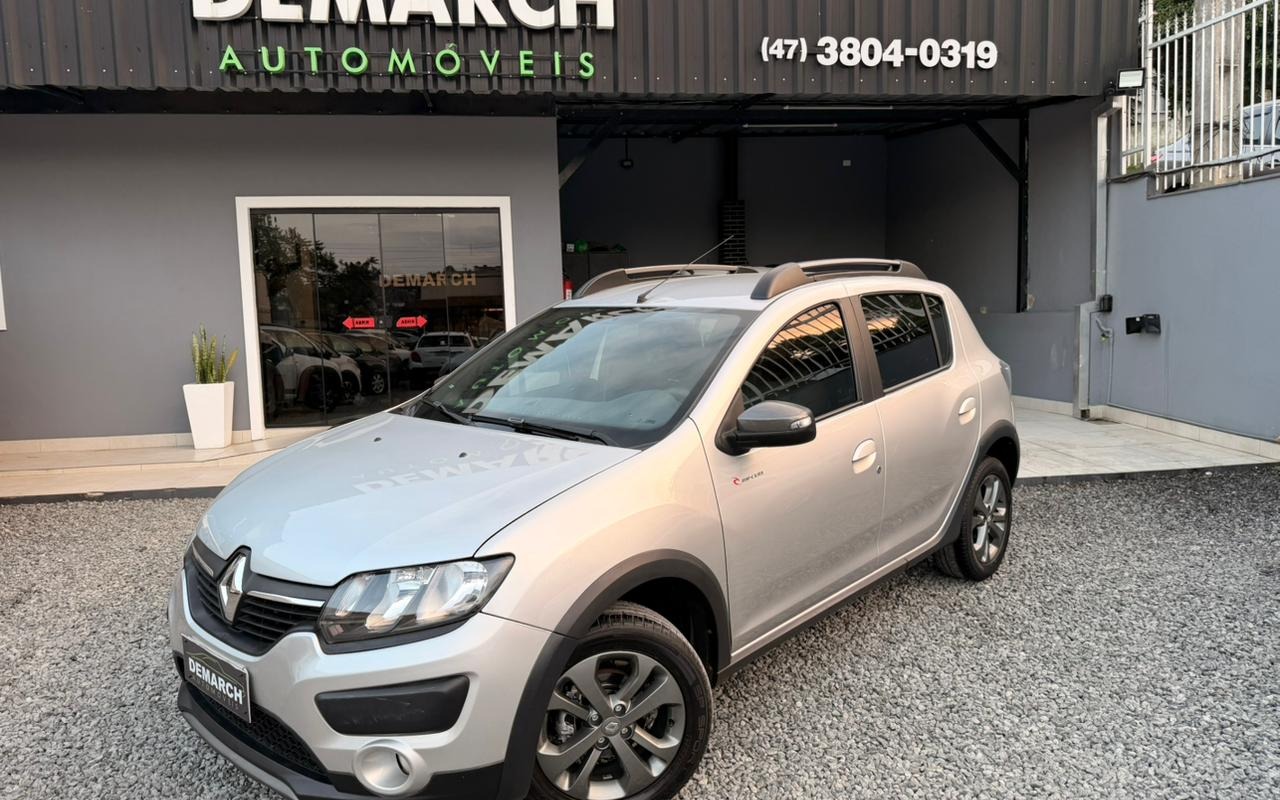 Renault Sandero STEP. R. CURL Hi-Power 1.6 8V 5p na cor Prata em Joinville / SC - 1792549