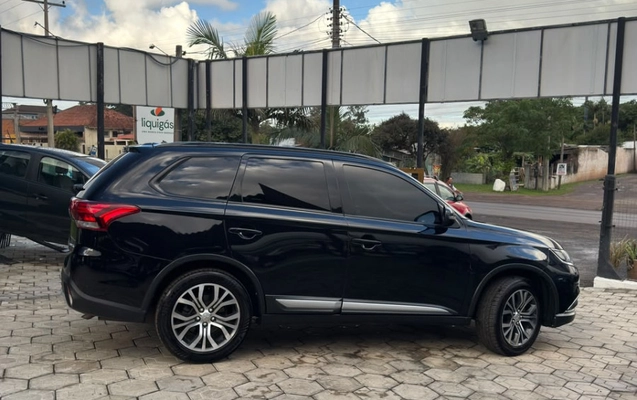 imagem-https://www.socarrao.com.br/sc-vehicle-images-prod/1795910/1779912301422-rplImWduGykD4N2smzq8aHwn2EKLPBnd.jpg