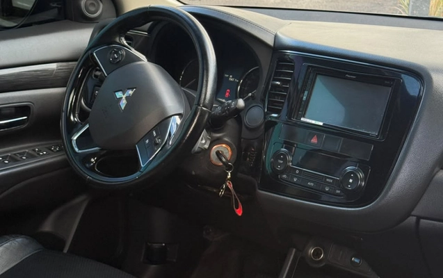 imagem-https://www.socarrao.com.br/sc-vehicle-images-prod/1795910/1779912301424-N4QujJ2Lf98DzxDXuZ26P6etDaRGMTHH.jpg