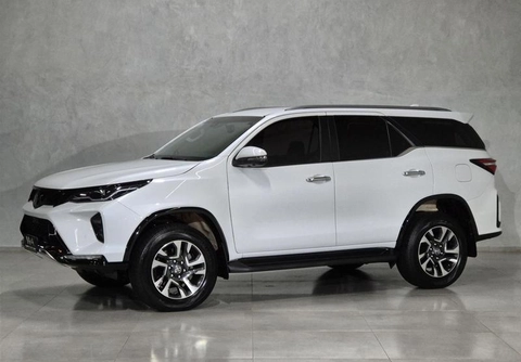 Toyota Hilux SW4 2024 Branco — foto 1 de 3