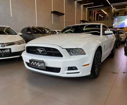 Ford Mustang 3.8 V6 2013 Branco — foto 1 de 3