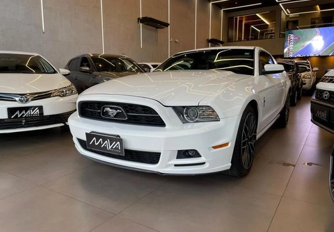Ford Mustang 3.8 V6 2013 Branco — foto 1 de 3