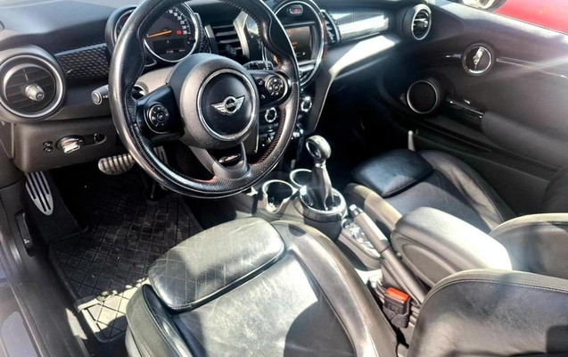 imagem-https://www.socarrao.com.br/sc-vehicle-images-prod/1817697/1784829675760-8132073_17_B_3d40497355.jpeg