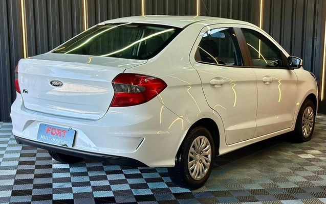 imagem-https://www.socarrao.com.br/sc-vehicle-images-prod/1817969/1786109677515-8132061_1_B_71fe3eb370.jpeg
