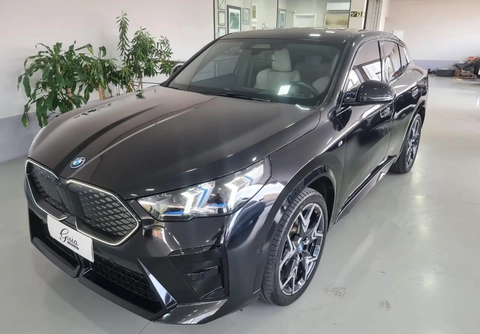 Bmw iX 2024 Preto — foto 1 de 3