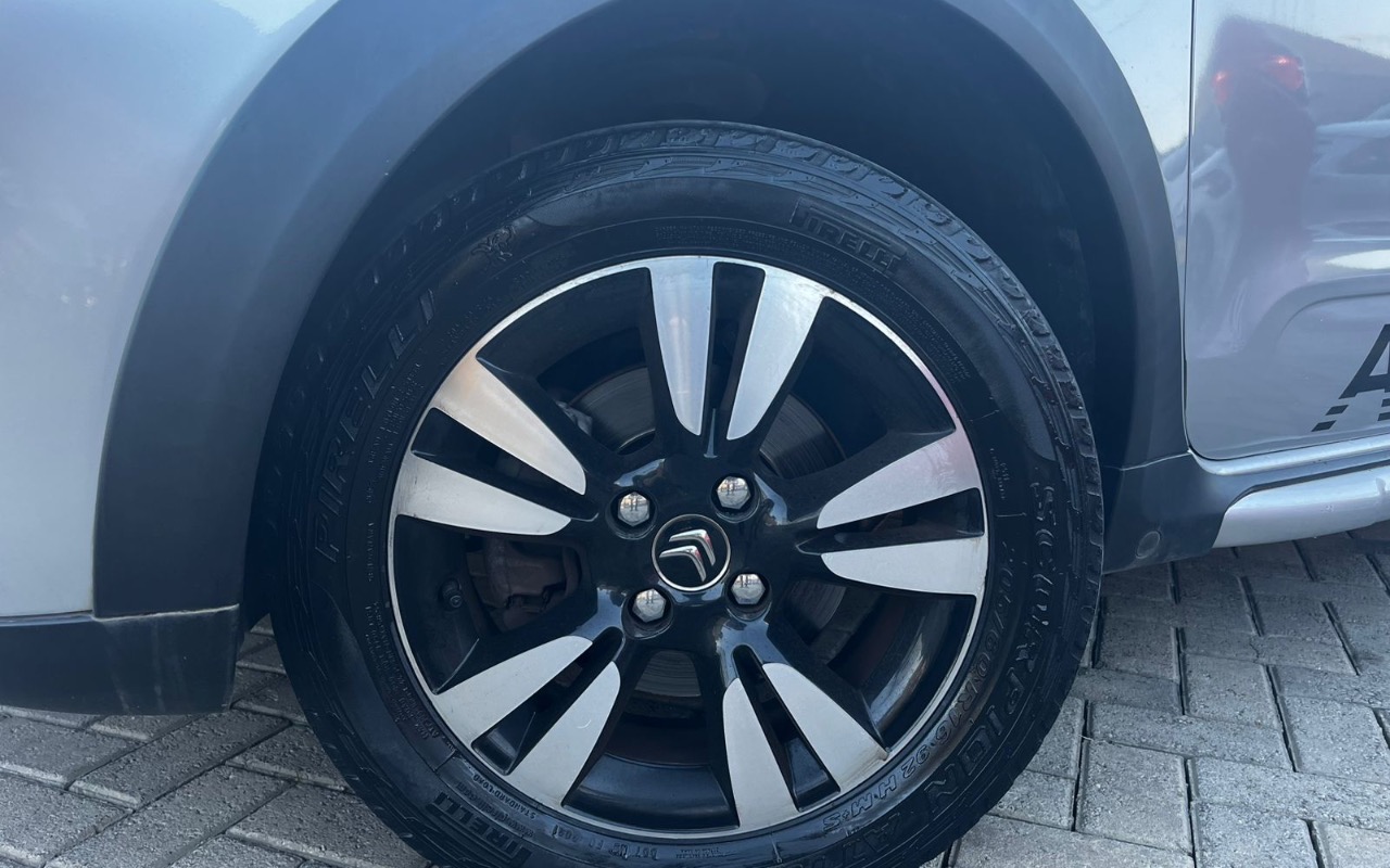 imagem-https://www.socarrao.com.br/sc-vehicle-images-prod/1822528/1781036242214-OTcyODVlZTYtYTQ0MC00YTU1LWJhZjEtY2YyOTg2YWMwOWQwLmpwZWc.jpeg