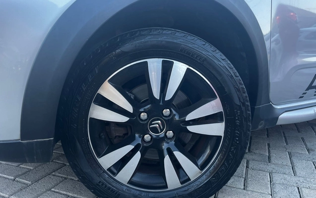 imagem-https://www.socarrao.com.br/sc-vehicle-images-prod/1822528/1781036242214-OTcyODVlZTYtYTQ0MC00YTU1LWJhZjEtY2YyOTg2YWMwOWQwLmpwZWc.jpeg