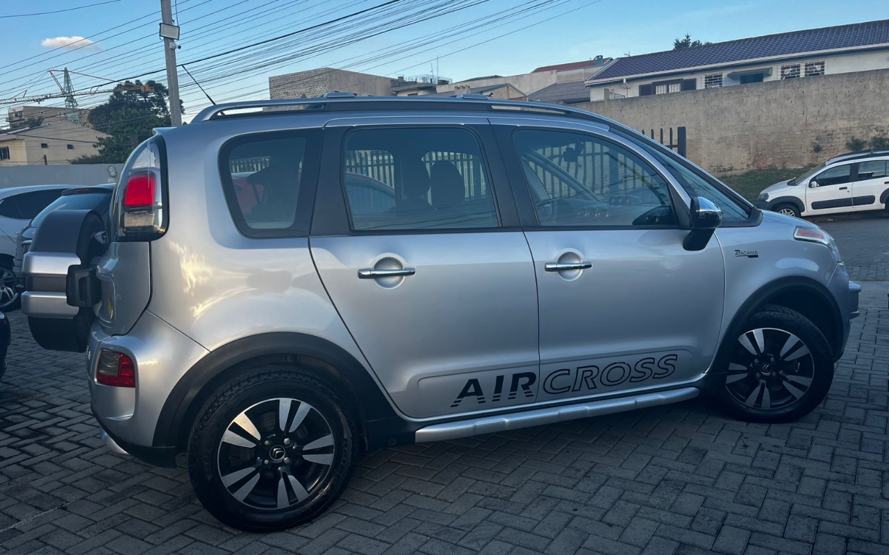 imagem-https://www.socarrao.com.br/sc-vehicle-images-prod/1822528/1781036242815-NTdmNzk4MjQtMzkwZi00ZTgzLWE3ZTEtYzg3NGNjZmMyZGM2LmpwZWc.jpeg