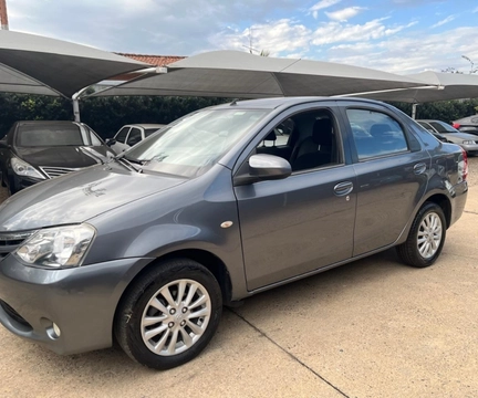Toyota Etios 2014 Cinza — foto 1 de 3