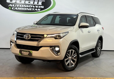 Toyota Hilux SW4 2020 Branco — foto 1 de 3