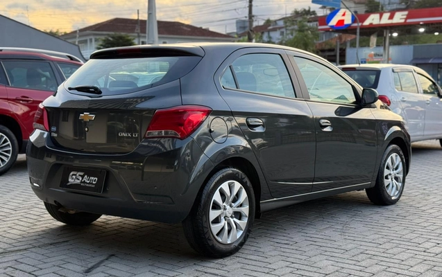 imagem-https://www.socarrao.com.br/sc-vehicle-images-prod/1828087/1786797780798-003_53821053d352b5801e6ec7b7222be62a.jpeg