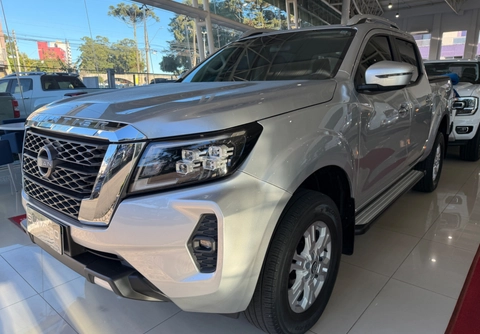 Nissan Frontier 2025 Prata — foto 1 de 3