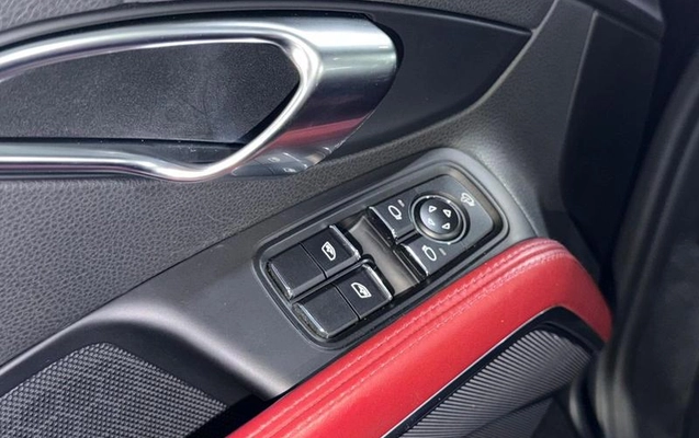 imagem-https://www.socarrao.com.br/sc-vehicle-images-prod/1829282/1780001359989-8134749_15_B_3e1b51f778.jpeg